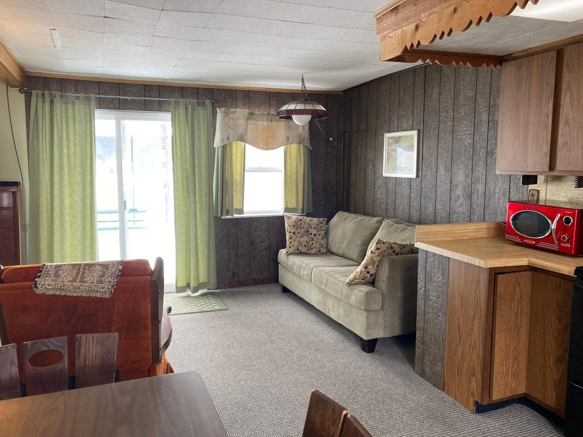 Dixon Lake Resort Motel Gaylord Exterior photo